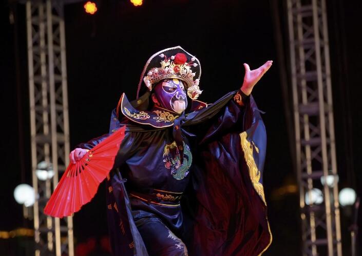 Sichuan Opera Mask Changing